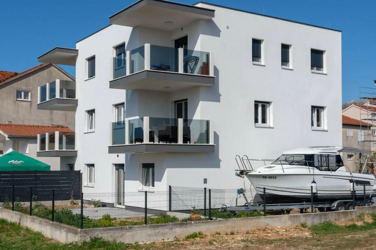 Sunrise Apartment تروغير