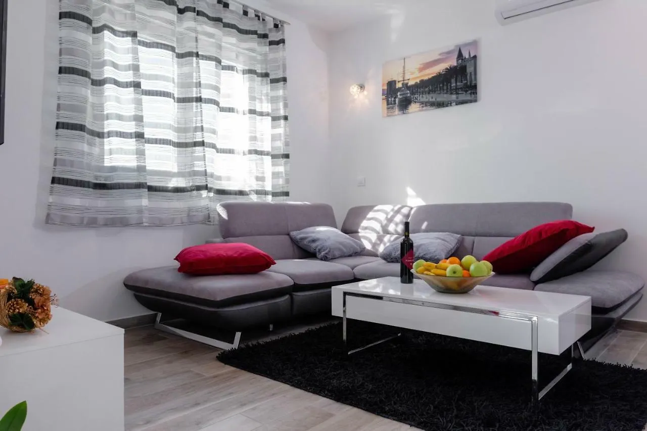Sunrise Apartment Τρογκίρ