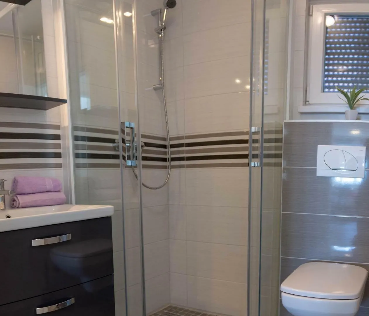 Sunrise Apartment Τρογκίρ