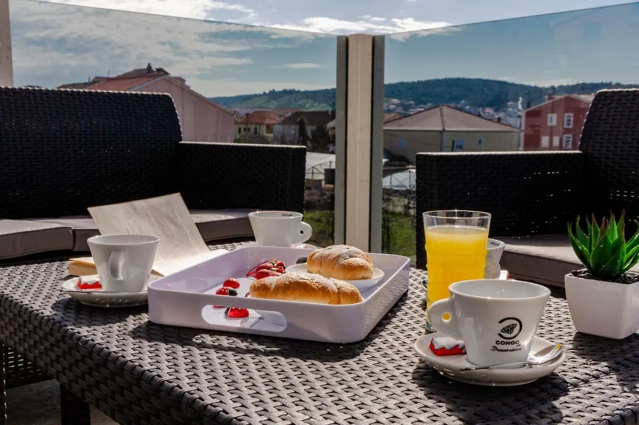Sunrise Apartment Τρογκίρ