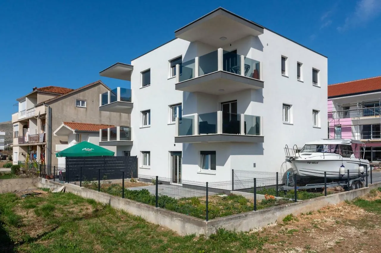 Sunrise Apartment تروغير